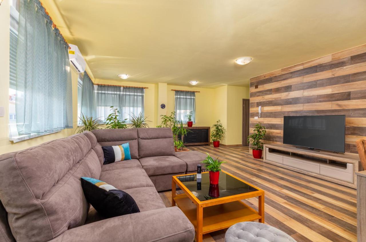 Apartmani Monte Pula Eksteriør billede