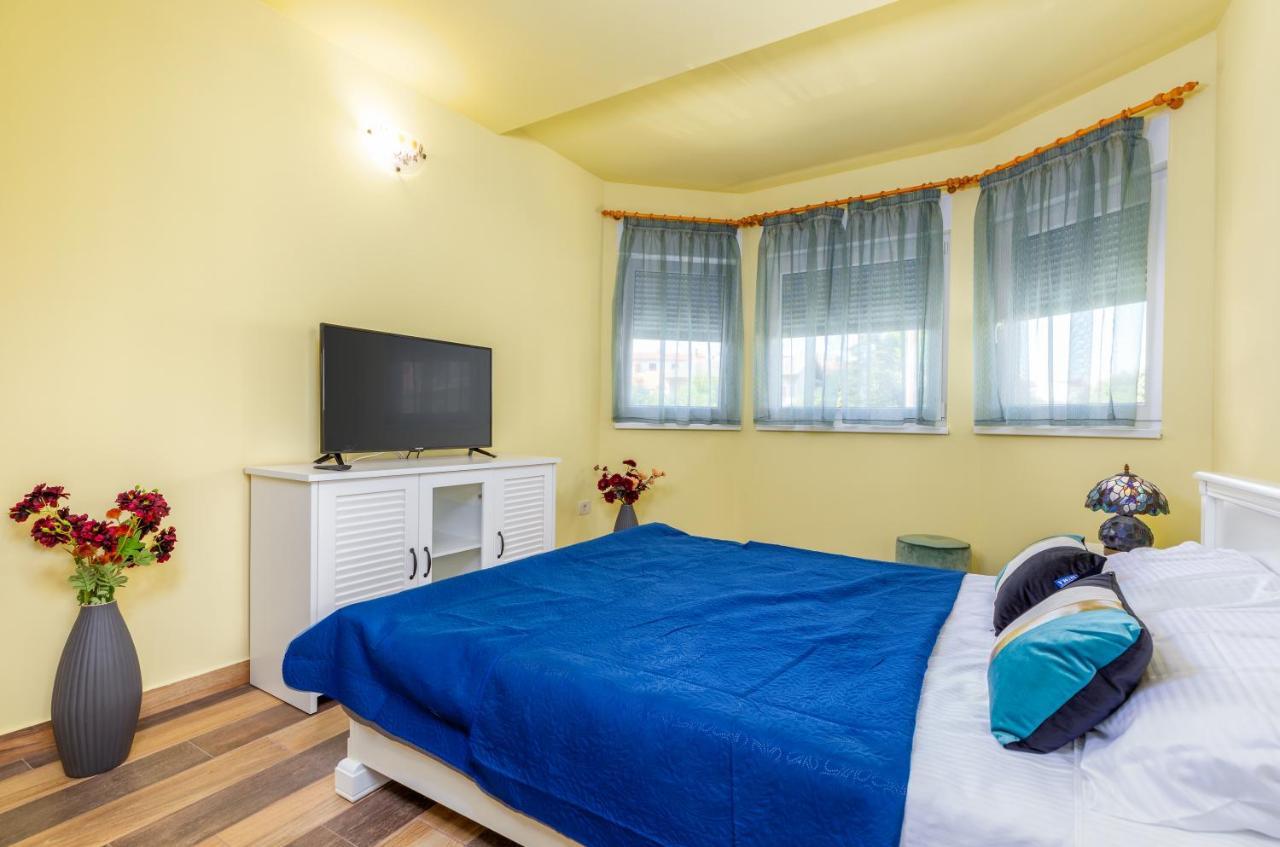 Apartmani Monte Pula Eksteriør billede