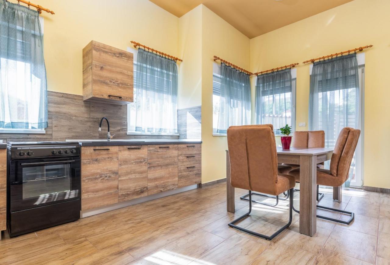 Apartmani Monte Pula Eksteriør billede