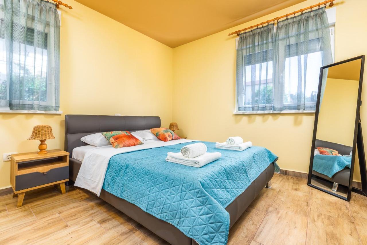 Apartmani Monte Pula Eksteriør billede