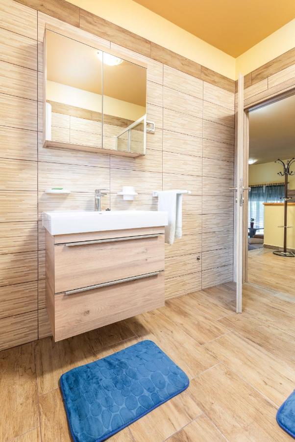 Apartmani Monte Pula Eksteriør billede