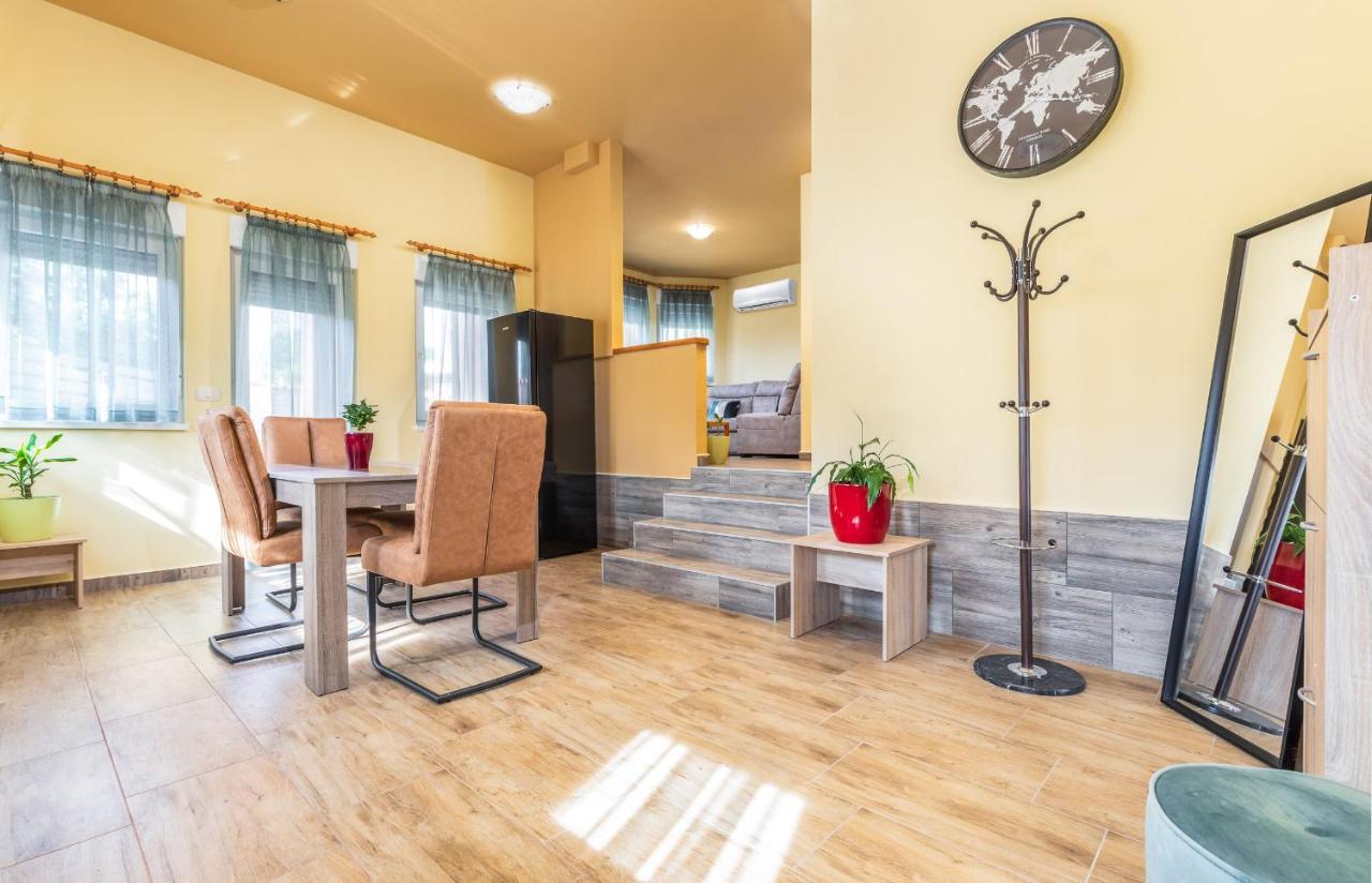 Apartmani Monte Pula Eksteriør billede