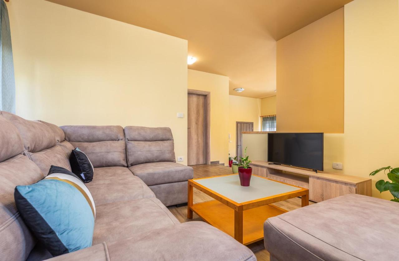 Apartmani Monte Pula Eksteriør billede